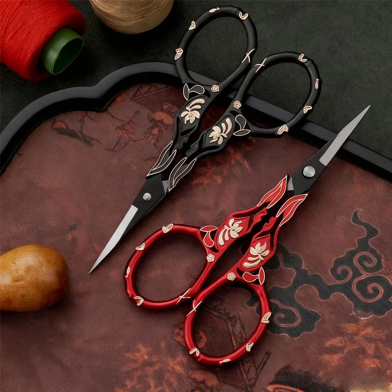 Embroidery Scissors Small - /Ciseaux de tailleur pour point de