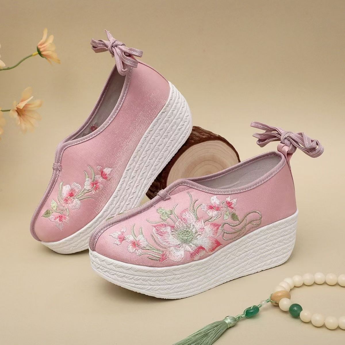 Chaussures compensées brodées  - Embroidery Style avis et prix