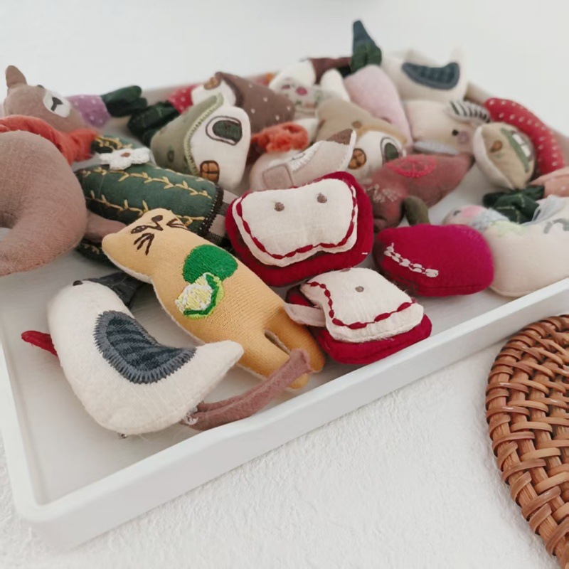 Broche Adorable Canard Carotte - Embroidery House avis et prix